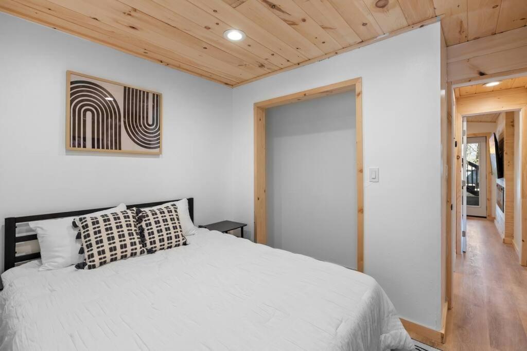 New! Modern Cabin With Two Decks, Bar & Game Room! ガトリンバーグ エクステリア 写真