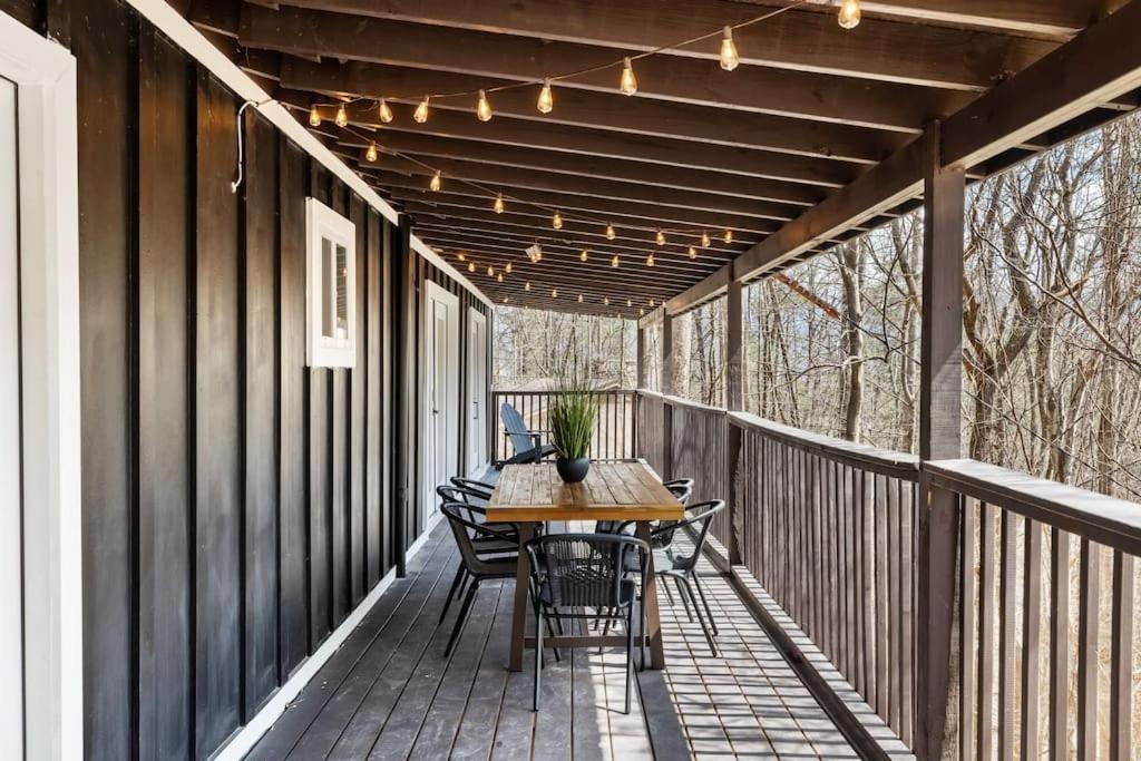 New! Modern Cabin With Two Decks, Bar & Game Room! ガトリンバーグ エクステリア 写真