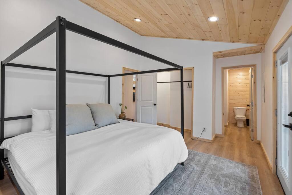 New! Modern Cabin With Two Decks, Bar & Game Room! ガトリンバーグ エクステリア 写真