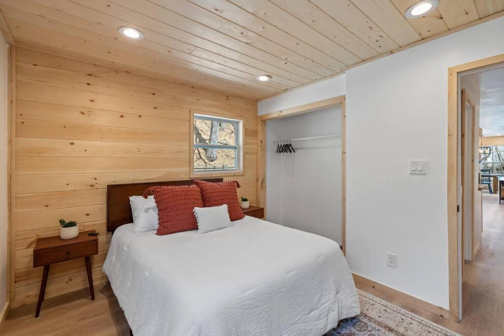 New! Modern Cabin With Two Decks, Bar & Game Room! ガトリンバーグ エクステリア 写真